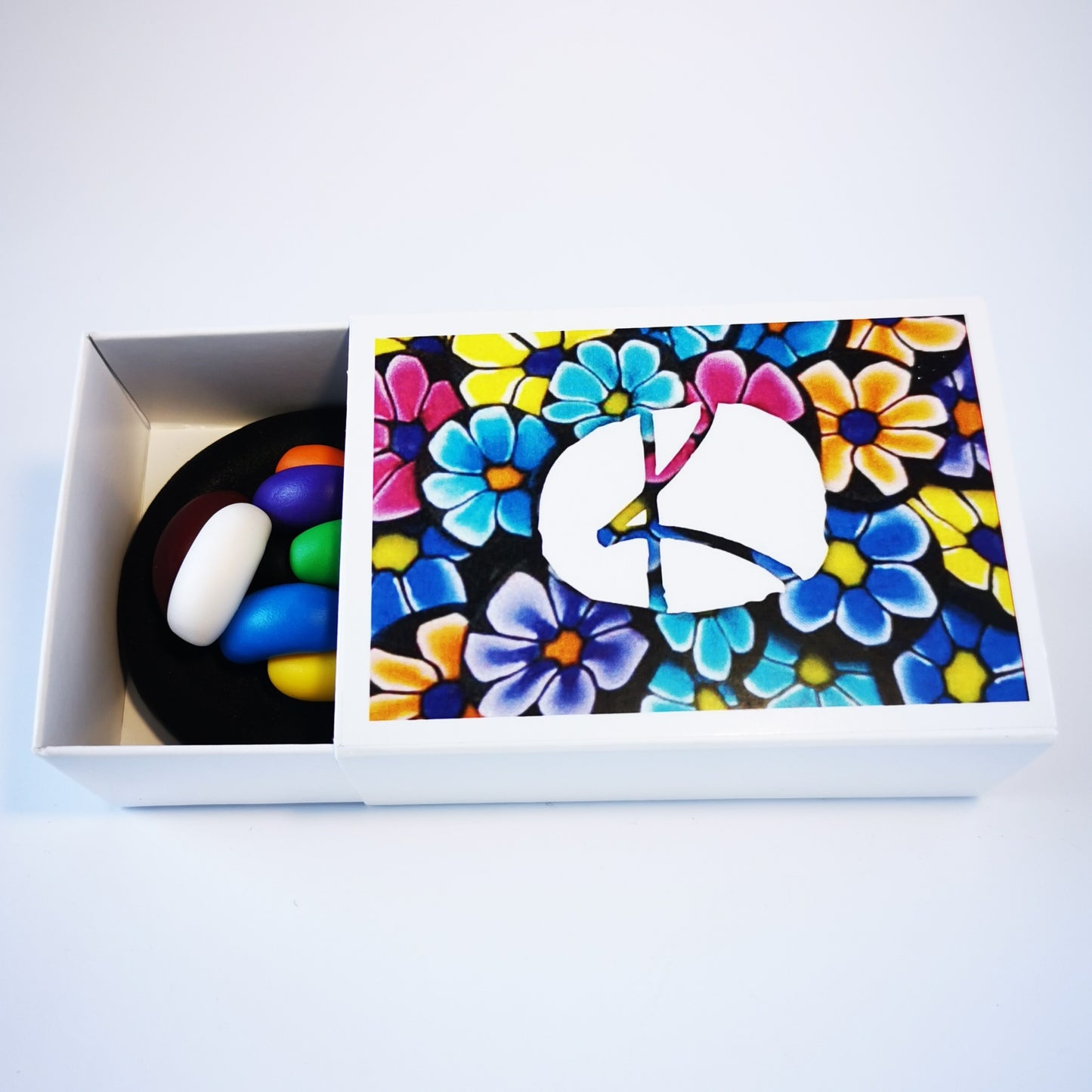 Upcycle your jar with an air-tight lid, hand-decorated in New Zealand. Decorated with a polymer clay rainbow and clouds. Standard fitting (58mm) so it fits jars you have at home. Gift boxed in an attractive matchbox.
