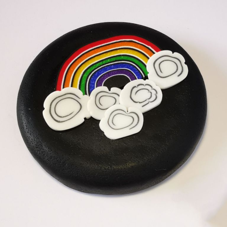 Upcycle your jar with an air-tight lid, hand-decorated in New Zealand. Decorated with a polymer clay rainbow and clouds. Standard fitting (58mm) so it fits jars you have at home. Gift boxed in an attractive matchbox.