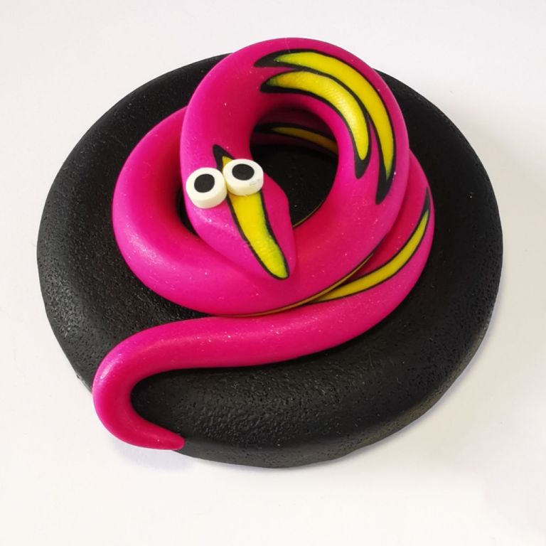 Upcycle your jar with an air-tight lid, hand-decorated in New Zealand. Decorated with an pink snake. Standard fitting so it fits jars you have at home.  Gift boxed in an attractive matchbox. Perfect for the kid in your life.