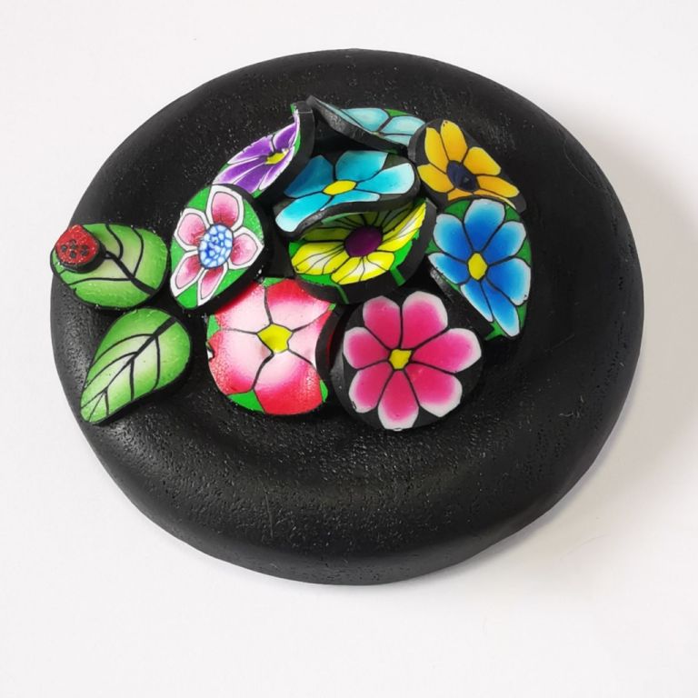 Upcycle your jar with an air-tight lid, hand-decorated in New Zealand. Decorated with colourful polymer clay flowers. Standard fitting  (58mm) so it fits jars you have at home. Gift boxed in an attractive matchbox.