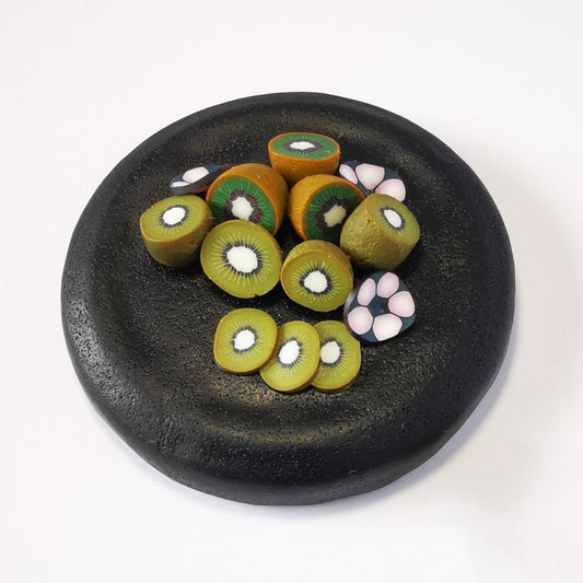 Upcycle your jar with an air-tight lid, hand-decorated in New Zealand. Decorated with miniture polymer clay Kiwifruit. Standard fitting  (58mm) so it fits jars you have at home. Gift boxed in an attractive matchbox.