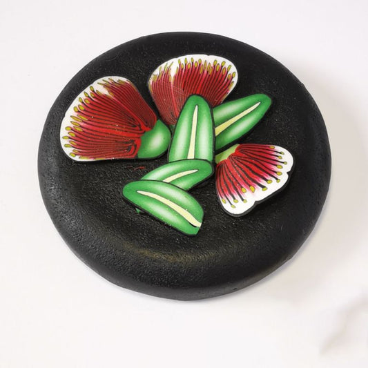 Upcycle your jar with an air-tight lid, hand-decorated in New Zealand. Decorated with polymer clay pohutukawa flowers and leaves. Standard fitting  (58mm) so it fits jars you have at home. Gift boxed in an attractive matchbox.